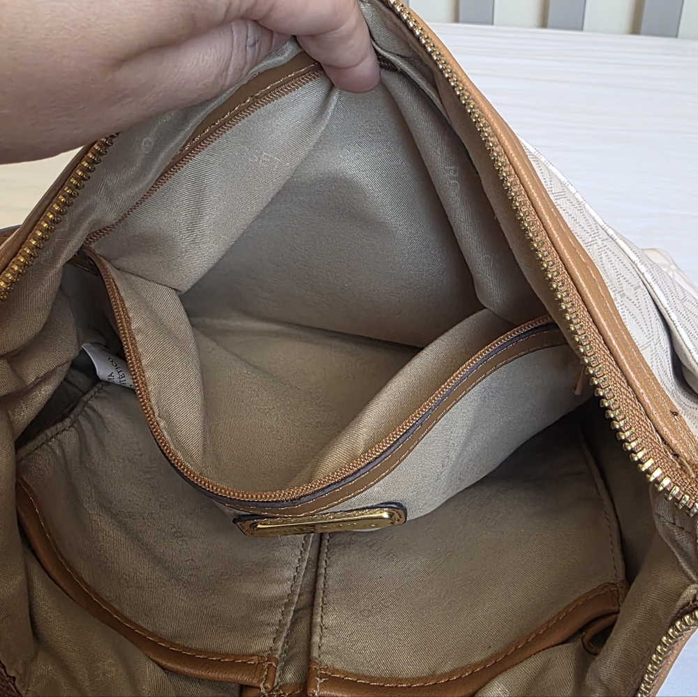 Rosetti Cream and Tan Faux Leather Geometric Diamond Pattern Crossbody Bag - Picture 10 of 12